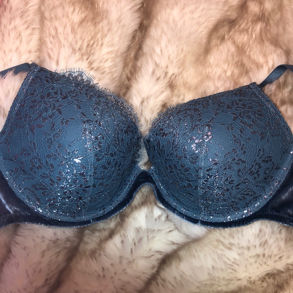 32DDD bra Victoria’s Secret